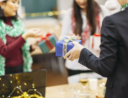 Top 6 Things to Give Your Employees for Christmas This Year